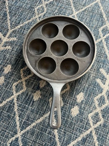 Vintage Griswold No. 32 Cast Iron Aebleskiver Danish Cake Pan 962 Erie PA w Box