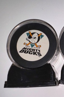 PUCK WITH STAND Anaheim Ducks NHL