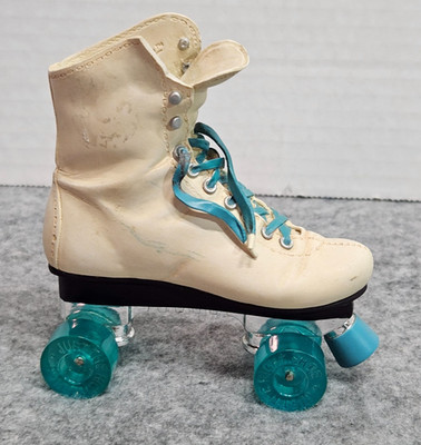 Just the Right Shoe Raine ROLLER BOOGIE Skate 2002 by Loraine Vail figurine