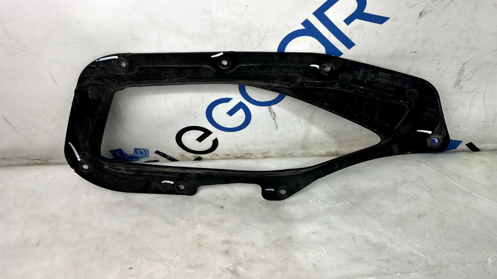 MASERATI PASSENGER RIGHT LOWER MESH GRILLE 670039307 OEM