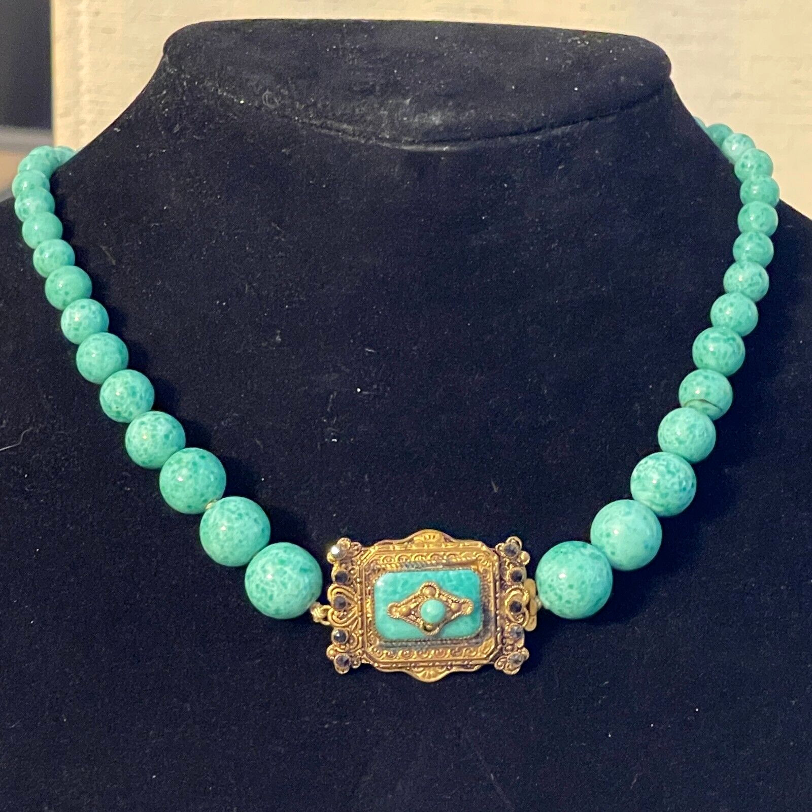 Choker Necklace In Green and Red