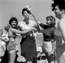Actress Natalie Wood And Elaine Stewart Dresses Jack Hailey Jr 1956 OLD PHOTO
