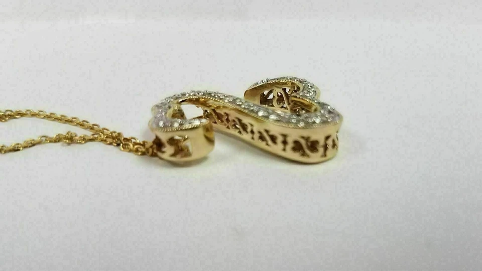 Collares colgantes de corazón abierto de diamantes de corte redondo de 1,00 quilates de oro amarillo real de 14 quilates Foto 4 de 4