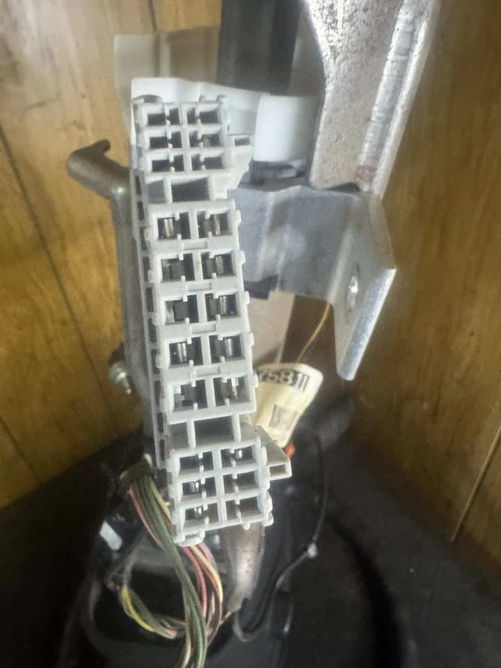 2008 GMC Sierra 2500HD 3500 Steering Column Assembly 26136672 25811199 OEM W Key - Image 3 of 4