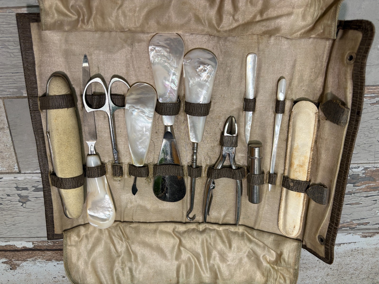 VTG /Antique 1900's Manicure Nail Kit Leather Roll-Up Case Collector's Item