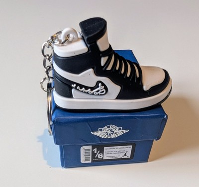 Schlüsselanhänger 3D Nike Air Jordan 1 High Dior schwarz-weiß mit Karton