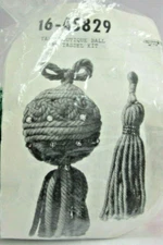 VTG Leewards Yarn Boutique Ball & Tassel Kit #16-45829 