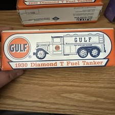 Ertl B784 Gulf 1930 Diamond T Fuel Tanker Bank Die Cast, 1/34 scale