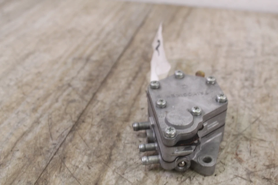 Yamaha VMAX 600 1995 bomba de combustible Foto 3 de 4