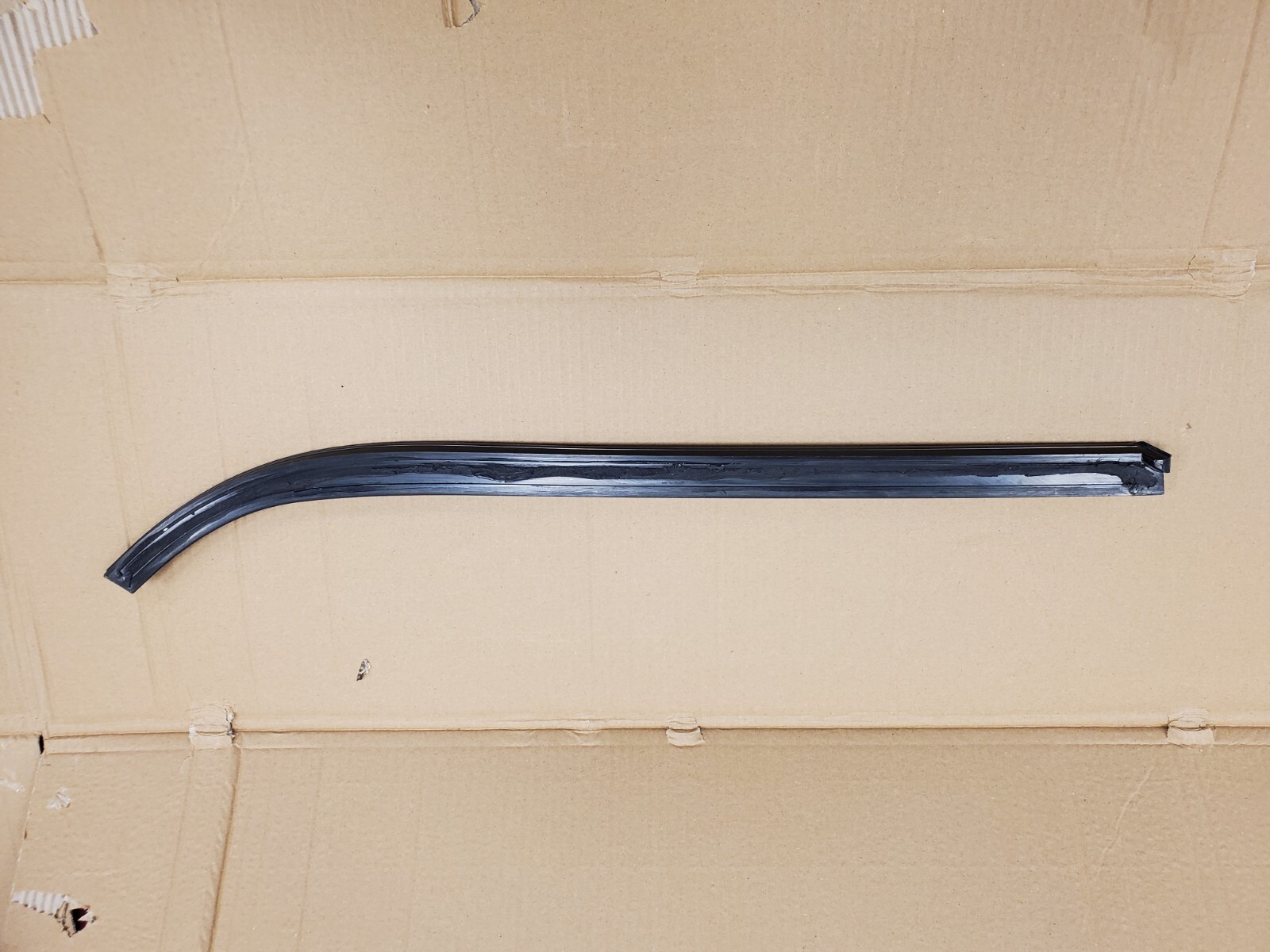 ASTON MARTIN VANQUISH RIGHT QUARTER GLASS MOULDING PART # 1R12-760186-AE  OEM