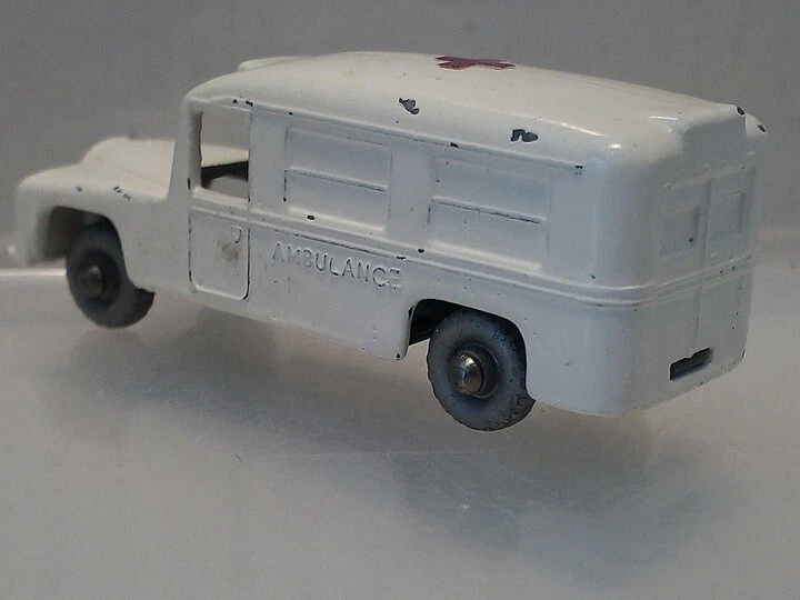 ⛔Daimler Ambulance Machbox Regular Wheels Nr. 14 #71*7(2646) - Bild 2 von 4