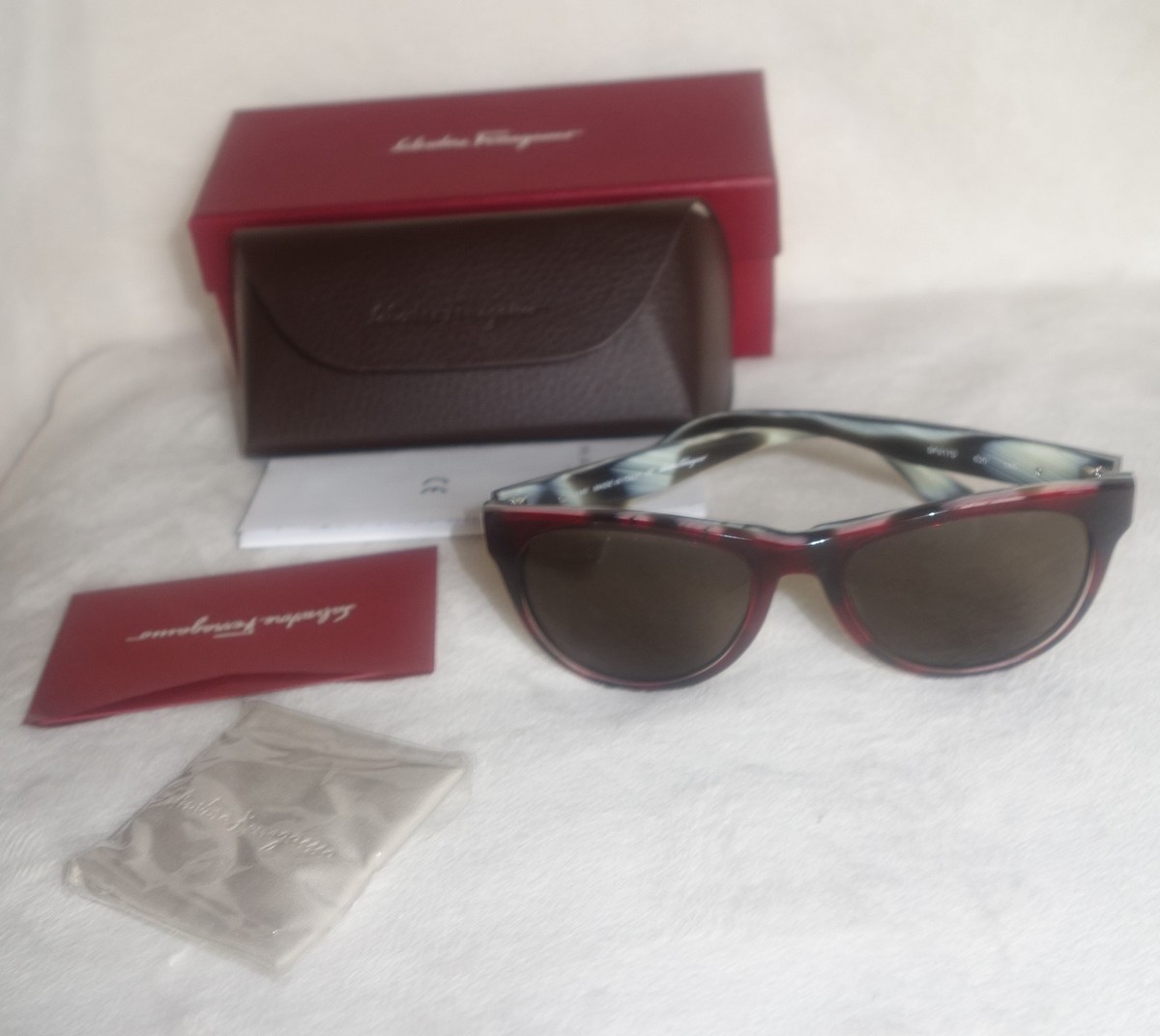 Salvatore Ferragamo Sunglasses Model SF 617S Color 620 Red  display picture 2