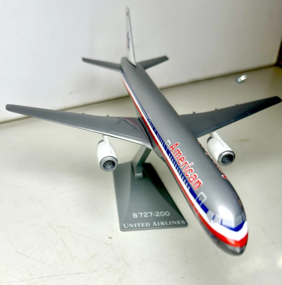 Flight Miniatures American Airlines Boeing 757-200 1:200 Scale Model with Stand - Image 3 of 4