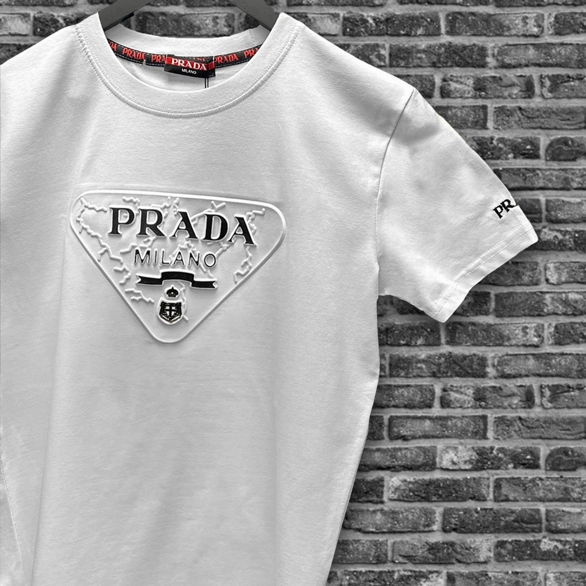 トップス prada 2009 Triangle Plate T-shirt s-l1200.jpg