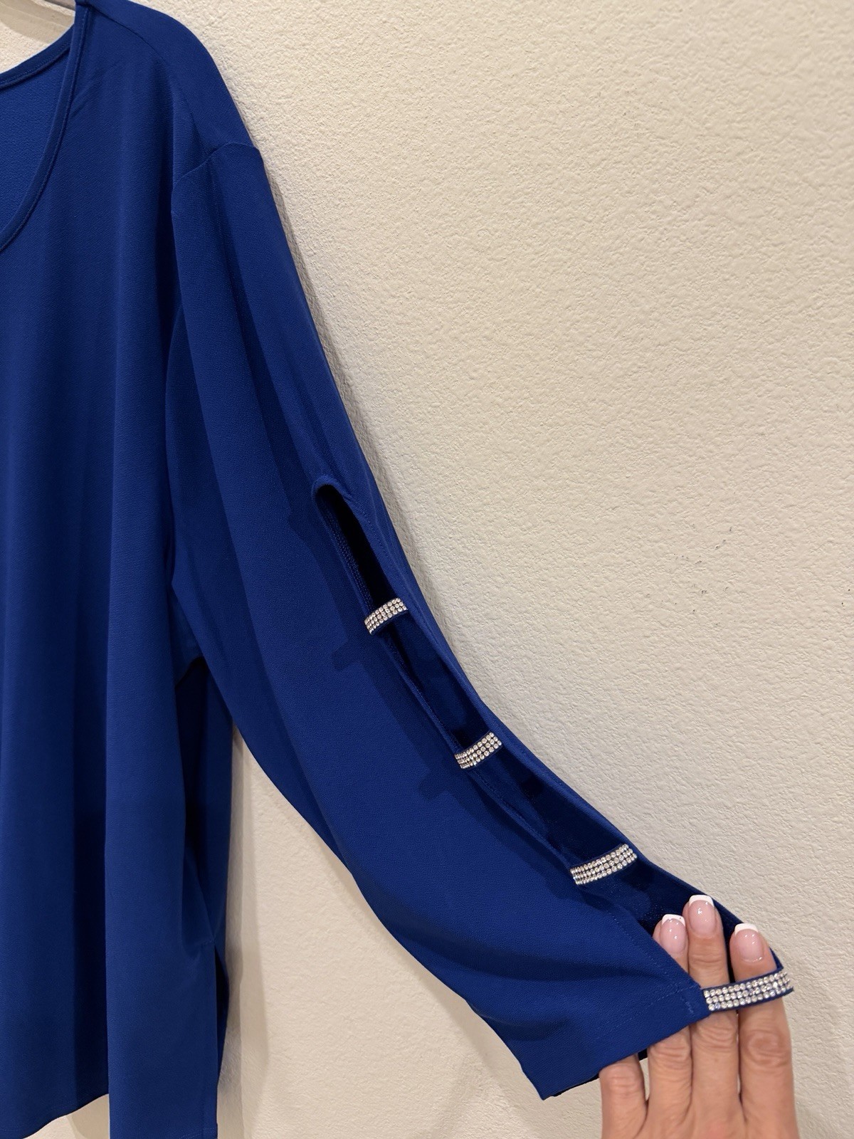 89th + Madison Women's Plus Size 2X Top Shirt Top Royal Blue Rhinestone Sleeve