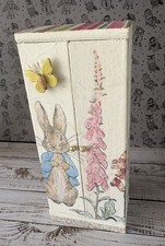 Handgefertigter Puppenstubenschrank Maßstab ...
