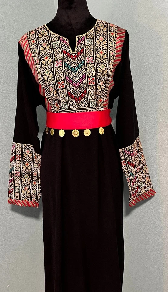 Palestinian traditional dress embroidered. (without belt) - Image 3 of 3