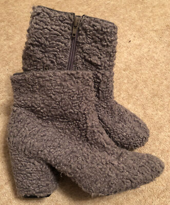 PRIMARK SILVER GREY BOUCLE FLUFFY WOOLY HIGH HEELED BOOTS UK 38  Preowned UK