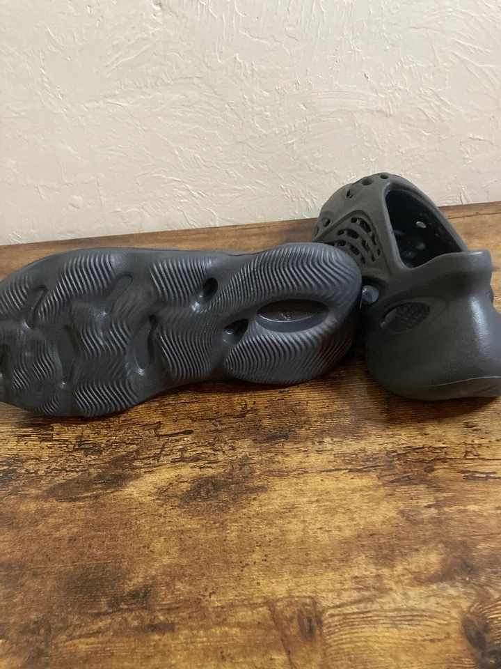 Бегунок из пены Adidas Yeezy размер 12 RNNR черный оникс размер 12 - Изображение 4 из 4