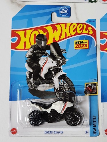 4 2022 Hot Wheels Motorcycles Honda CB750 Super Cub Ducati DesertX BMW R Nine T - Picture 4 of 10
