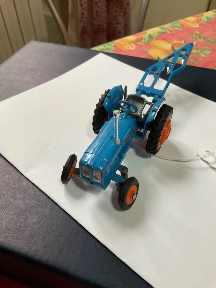 Corgi Toys Fordson Tractor + Ploug - Immagine 3 di 4