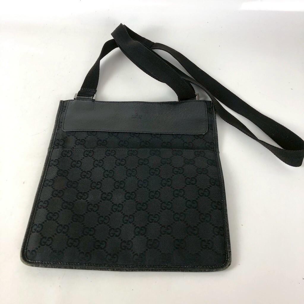 GUCCI Black GG Canvas Shoulder Bag Crossbody Messenger Bag Canvas Authentic