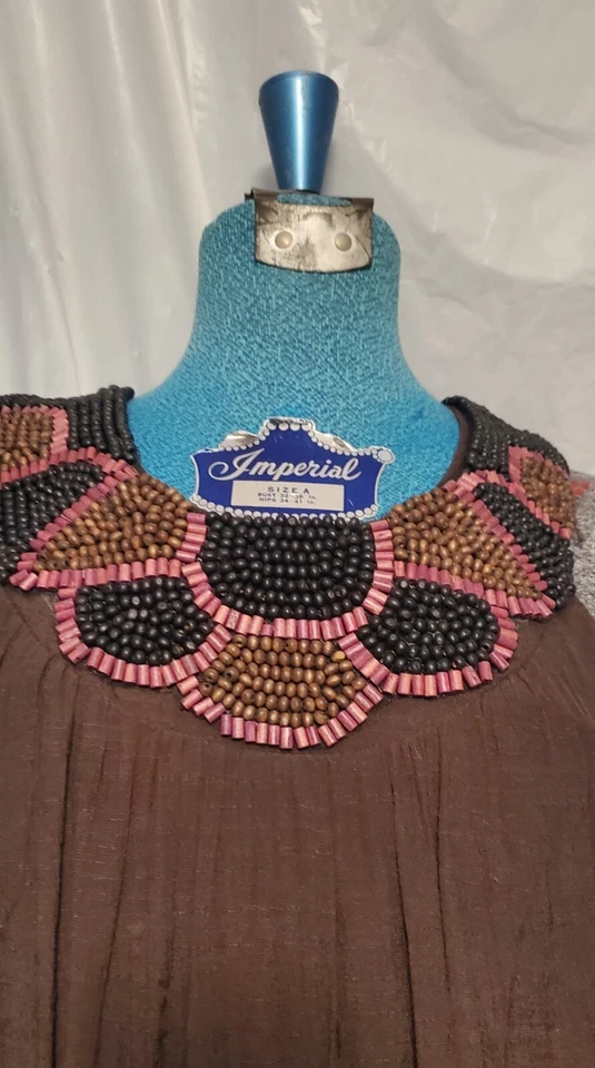 Vestido Tiana B Rayón/Poliéster Forrado Escote Cuentas Talla M Usado Foto 3 de 4