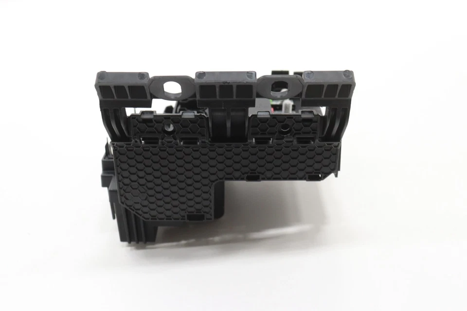 2018 - 2021 BMW X3 G01 REAR TRUNK POWER DISTRIBUTOR JUNCTION POINT OEM 6841701 - Image 4 of 4