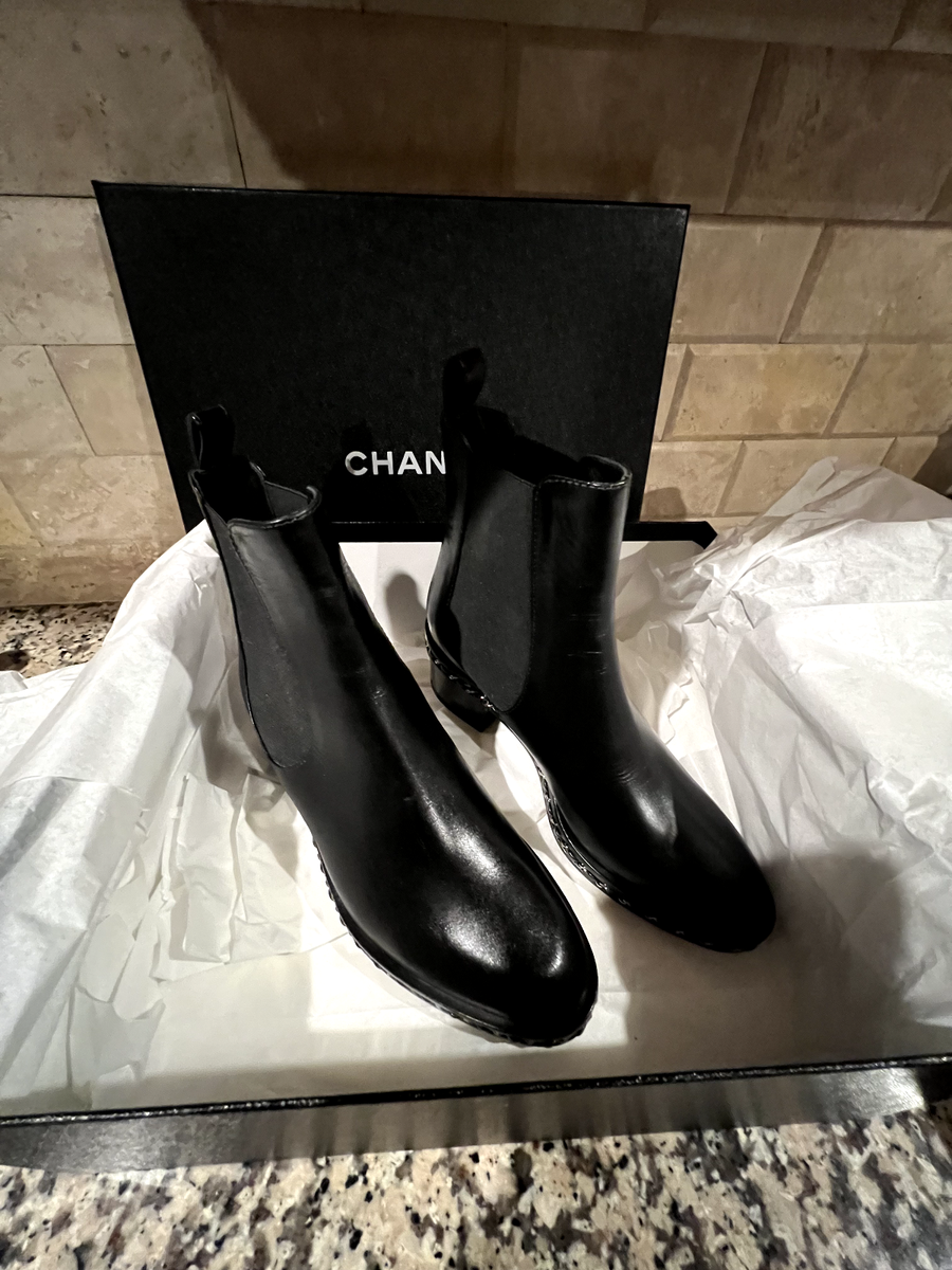 CHANEL 14B NEW CHELSEA CLASSIC BLACK LEATHER SILVER CHAIN CC CHANEL 14B NEW CHELSEA CLASSIC BLACK LEATHER SILVER CHAIN CC