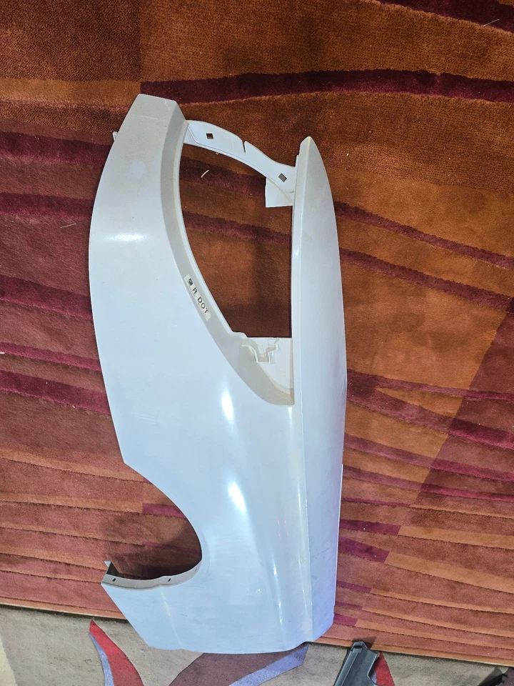 Guardabarros trasero derecho original GM Saturn SC2 Foto 3 de 3