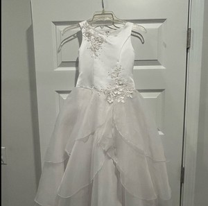 Girl’s Elegant Communion / Flower Girl Dress With Veil Size 6/8 - custom made