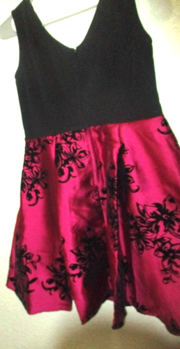 Tanzkleid Damen Gr. L schwarz & rot Satin voller Rock gefüttert bestickt Blumen - Bild 4 von 7