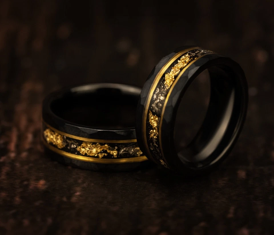 Anillo de hoja de oro martillado meteorito negro martillado alianza de boda para hombre caja de madera Foto 4 de 4