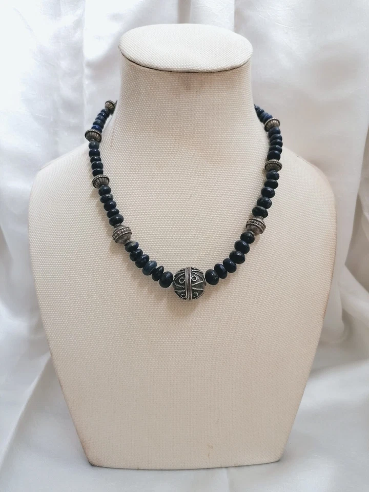 ANTICA BELLISSIMA COLLANA ETNICA IN AUTENTICO LAPISLAZZULO E ARGENTO. - Immagine 2 di 4