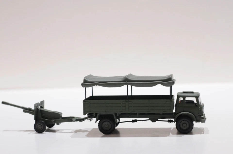 CORGI BEDFORD MK BRITISH ARMY HIGH CANVAS TRUCK PLUS 25LB GUN SCALE 1:50 PLASTIC - Image 4 of 4