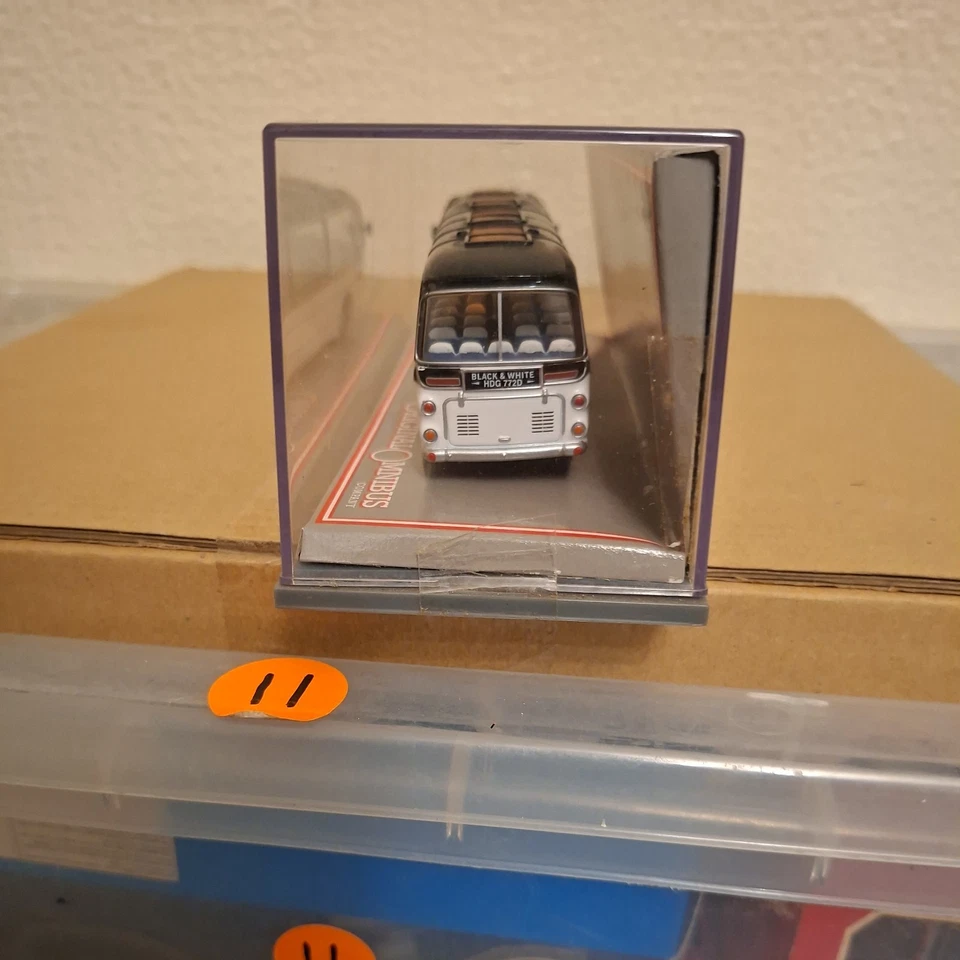 CORGI OOC OM42401 AUTOVÍAS DAIMLER COACH BLANCO Y NEGRO 1:76 en caja (14) Foto 2 de 4