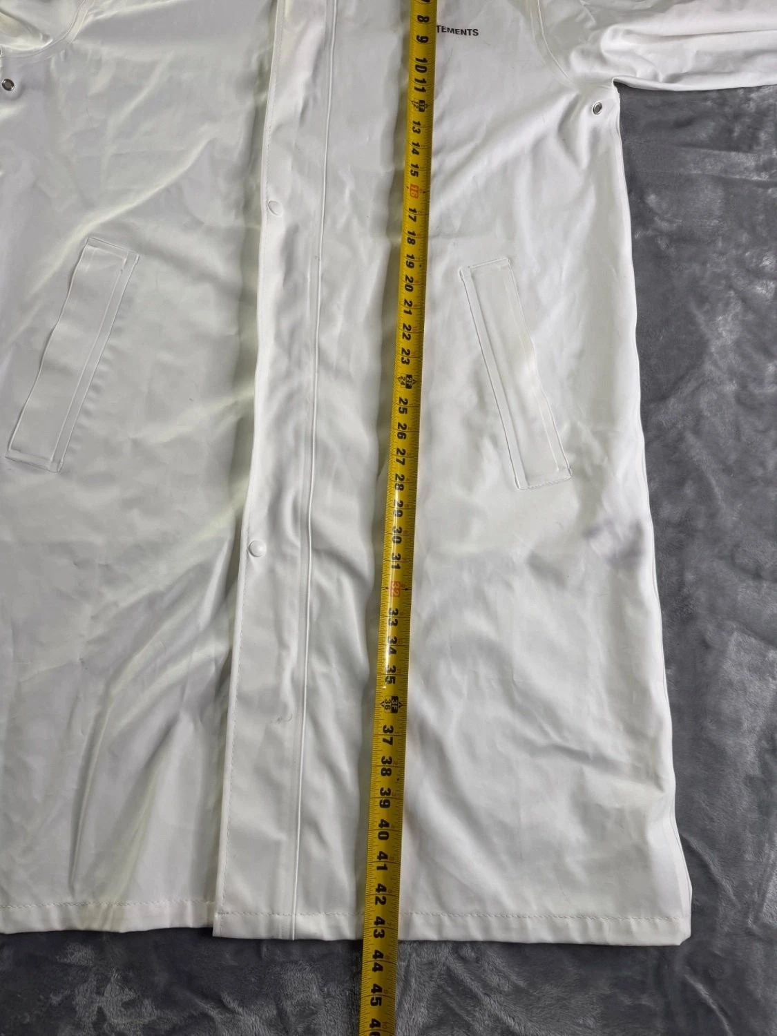 Vetements WAH18 JA24 Men's Raincoat One Size White Underarm Ventilation Eyelets - product detail image 5