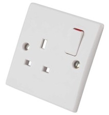 Schneider Ultimate GU3010D slimline white 1G Single Switched 13A DP plug socket