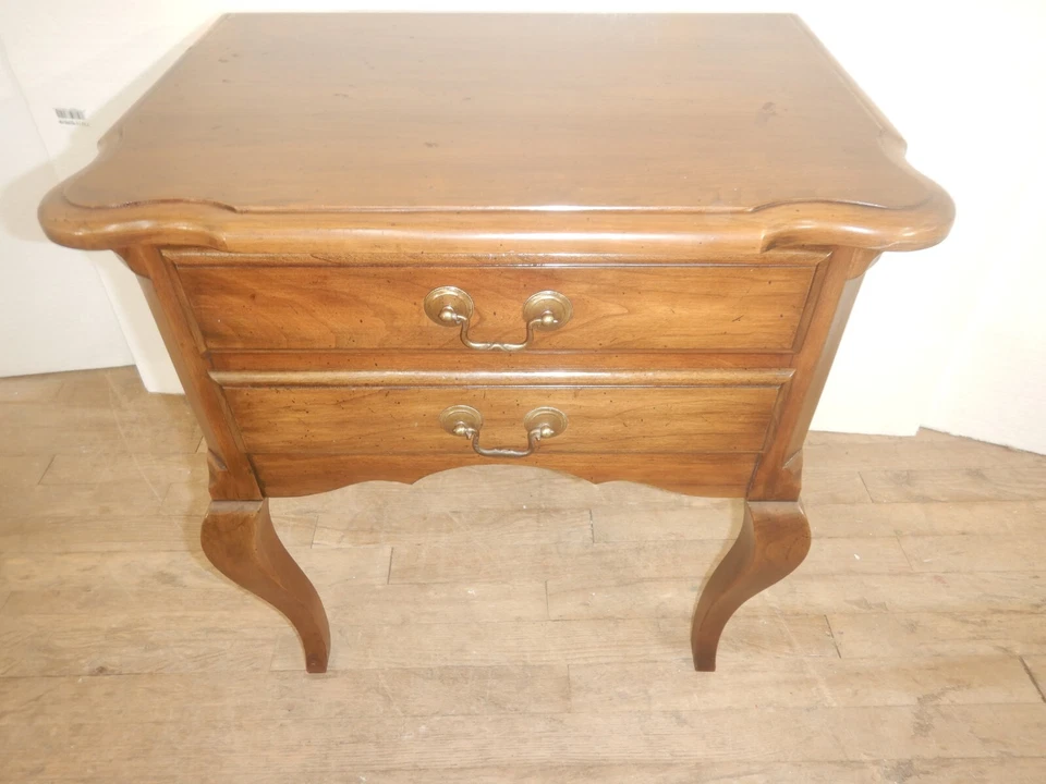 Mesita de noche Pennsylvania House cerezo macizo mesa auxiliar madera de cerezo estilo Queen Anne Foto 2 de 4