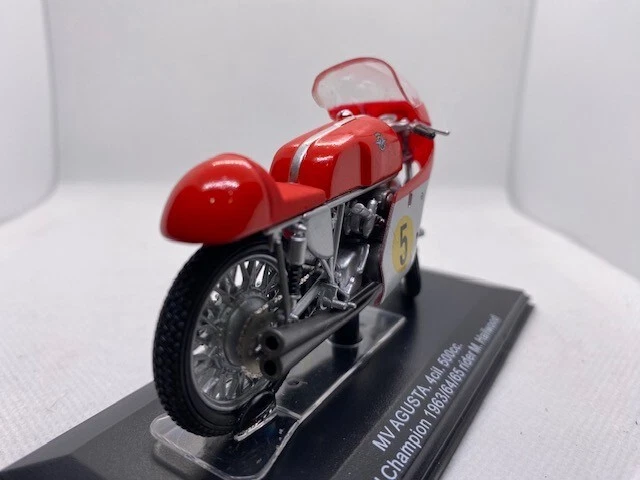 MV AUGUSTA 4 CYL 500CC - MIKE HAILWOOD 1963/64/65 WORLD CHAMPION - 1:22 Scale - Image 4 of 4