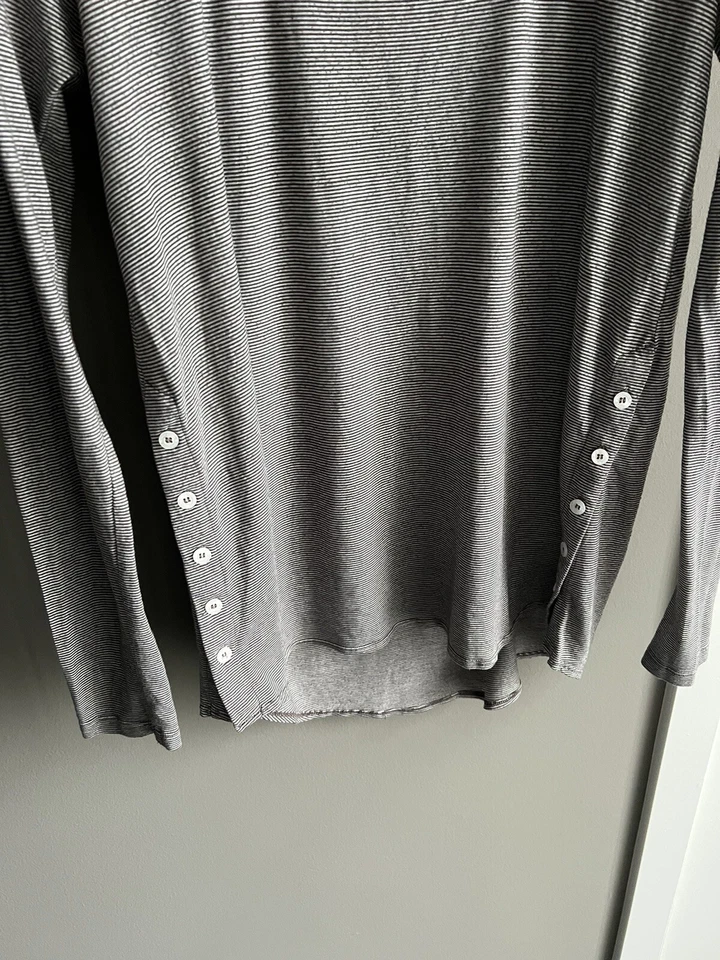 Top Saint Grace Gris Rayas Manga Larga con Botones Laterales - Mujer’s Talla M Foto 4 de 4