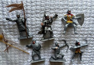 Toy Soldiers 60MM Plastic Soviet "Druzhina" Used set of 6 toy soldiers EUC