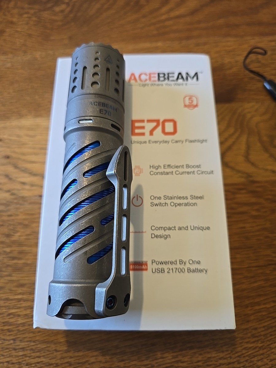 Acebeam E70 Titanium: La Torcia LED Da 4000 Lumen Con Batteria 21700 Inclusa - Potenza E Design Elegante