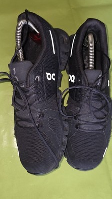 On Cloud Damenschuh Sneaker Gr.39 Schwarz  Gebrauchsspüren!!! Löcher!