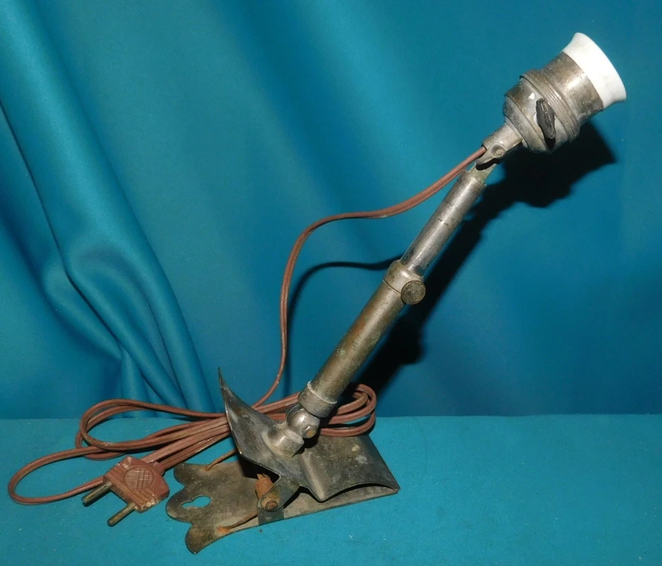 ANCIENNE GRANDE LAMPE PINCE EN LAITON DOUILLE INTERRUPTEUR LISEUSE CHEVET BUREAU - Photo 4/4