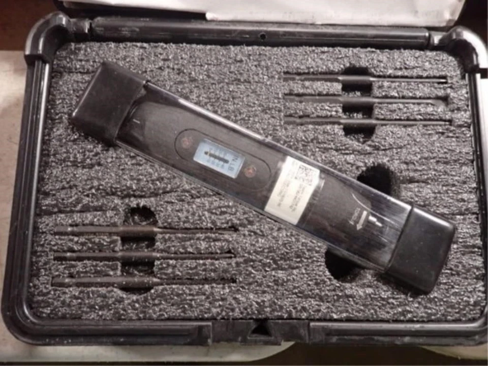CALIBRATED Klein Tools 57032 Torque Screwdriver in carry case Bits included - Image 2 of 4