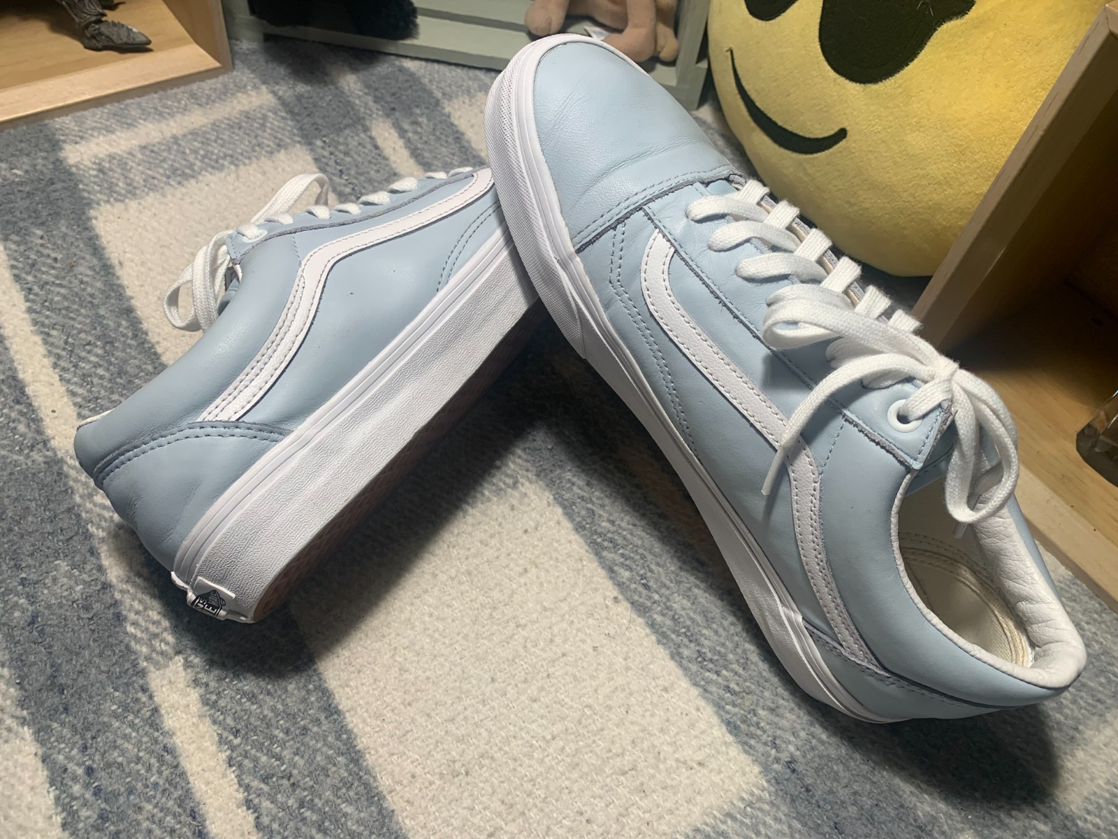 Men's Size 11.5 VANS Old Skool Shoes Soft Sky Blue w/ White Trim All Leather thumbnail 2