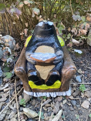 Maulwurf sitzend liest ein Buch Stein Garten Ornament
