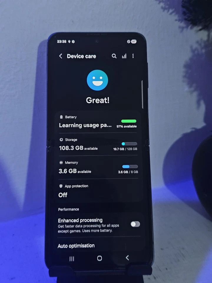 Samsung Galaxy Z-Flip 3 - 128GB - Network Unlocked - Forest Green Colour 🔥 - Image 3 of 4