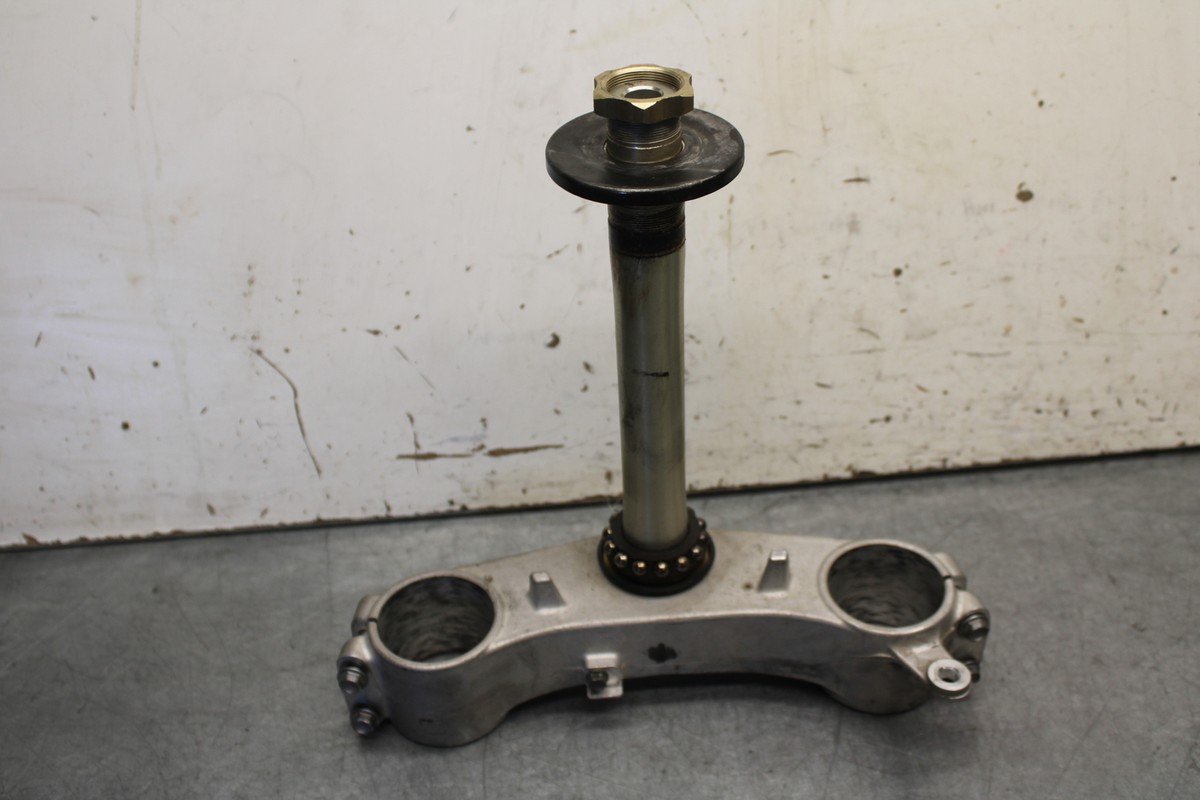 05-06 SUZUKI GSXR1000 FRONT FORKS CLAMP LOWER TRIPLE TREE STEM